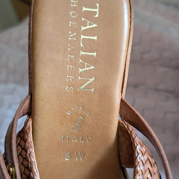 Italian Shoemakers Women's Tan Sandals. Mule Wedge Slip On. Size 8W - Picture 6 of 8